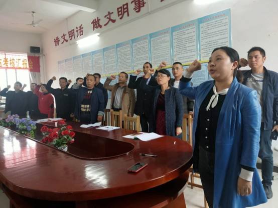 中共水西門龍?zhí)镏虚g小學(xué)黨支部組織開展“學(xué)習(xí)張桂梅同道先輩事跡”主題黨日運(yùn)動(dòng)