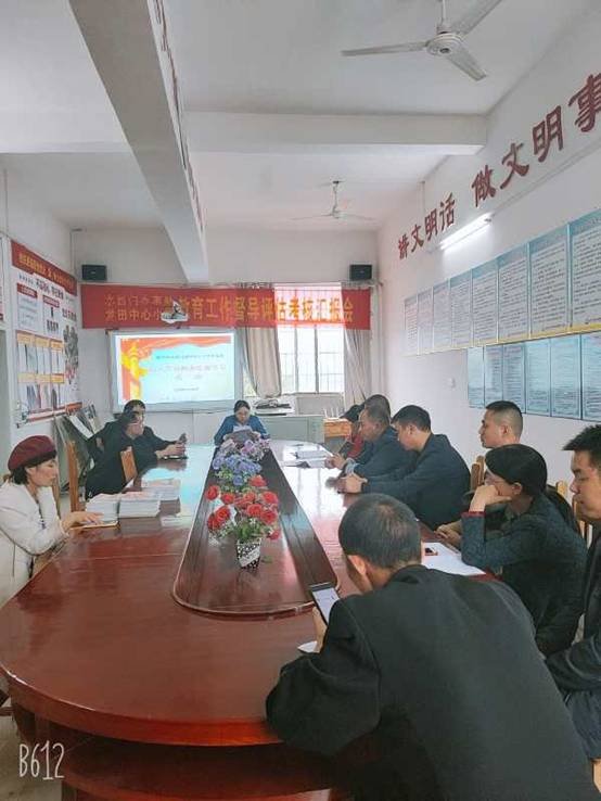 中共水西門龍?zhí)镏虚g小學(xué)黨支部組織開展“學(xué)習(xí)張桂梅同道先輩事跡”主題黨日運(yùn)動(dòng)