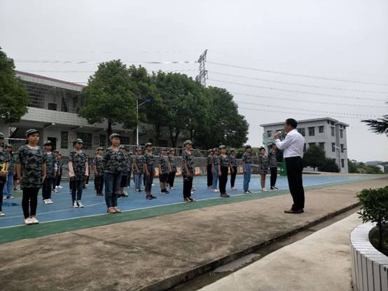 梽木山中學(xué)初一門生軍訓(xùn)圓滿結(jié)束
