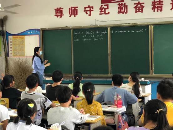 展課堂風(fēng)采，促教師成長(zhǎng)