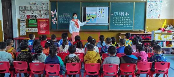 新寧縣白沙中間幼兒園開展防溺主題教育運動