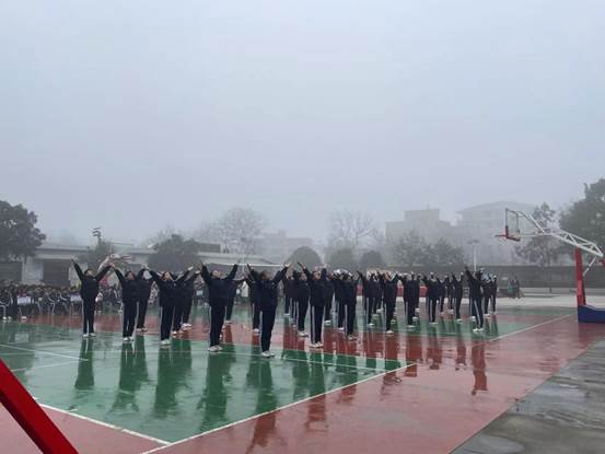 落實“雙減”強體質(zhì)，陽光體操展風(fēng)采