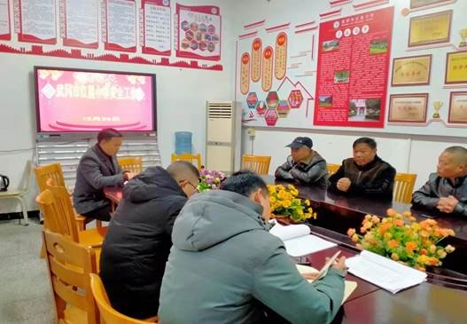 武岡市紅星小學召開防雨雪冰凍安全緊急會