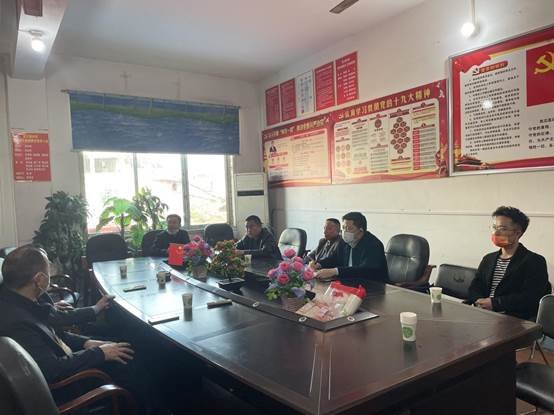 洞口縣人大常委會副主任張建云調研高沙鎮(zhèn)中學