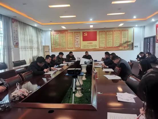洞口四中召開疫情防控應(yīng)急演練部署會議