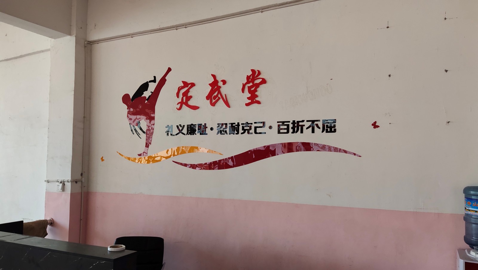 攻堅(jiān)克難，全力以赴，打好暑假期間校外違規(guī)培訓(xùn)整治攻堅(jiān)戰(zhàn)