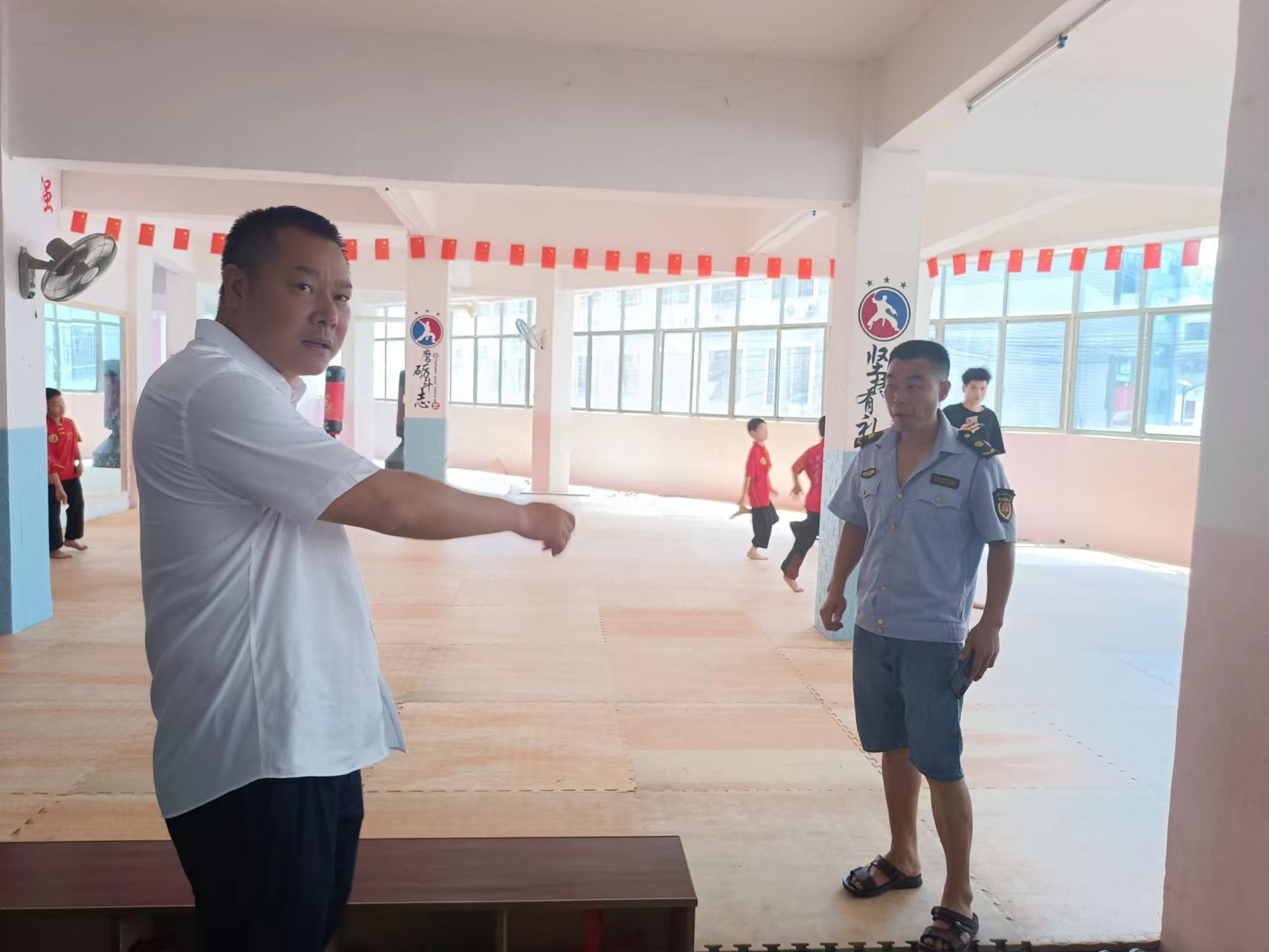 攻堅(jiān)克難，全力以赴，打好暑假期間校外違規(guī)培訓(xùn)整治攻堅(jiān)戰(zhàn)