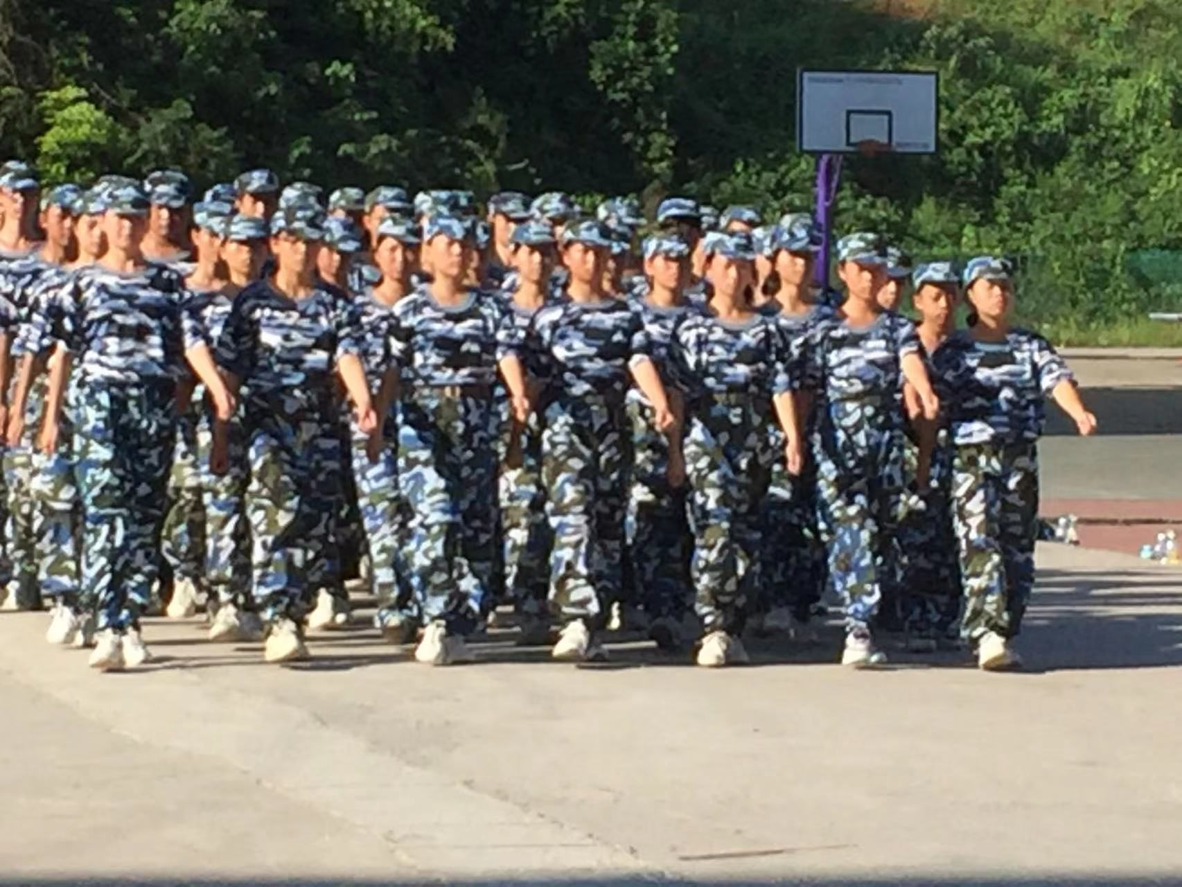 堅(jiān)定強(qiáng)國志氣錘煉強(qiáng)國骨氣     -----新邵資江中學(xué)2022年新生軍訓(xùn)結(jié)束