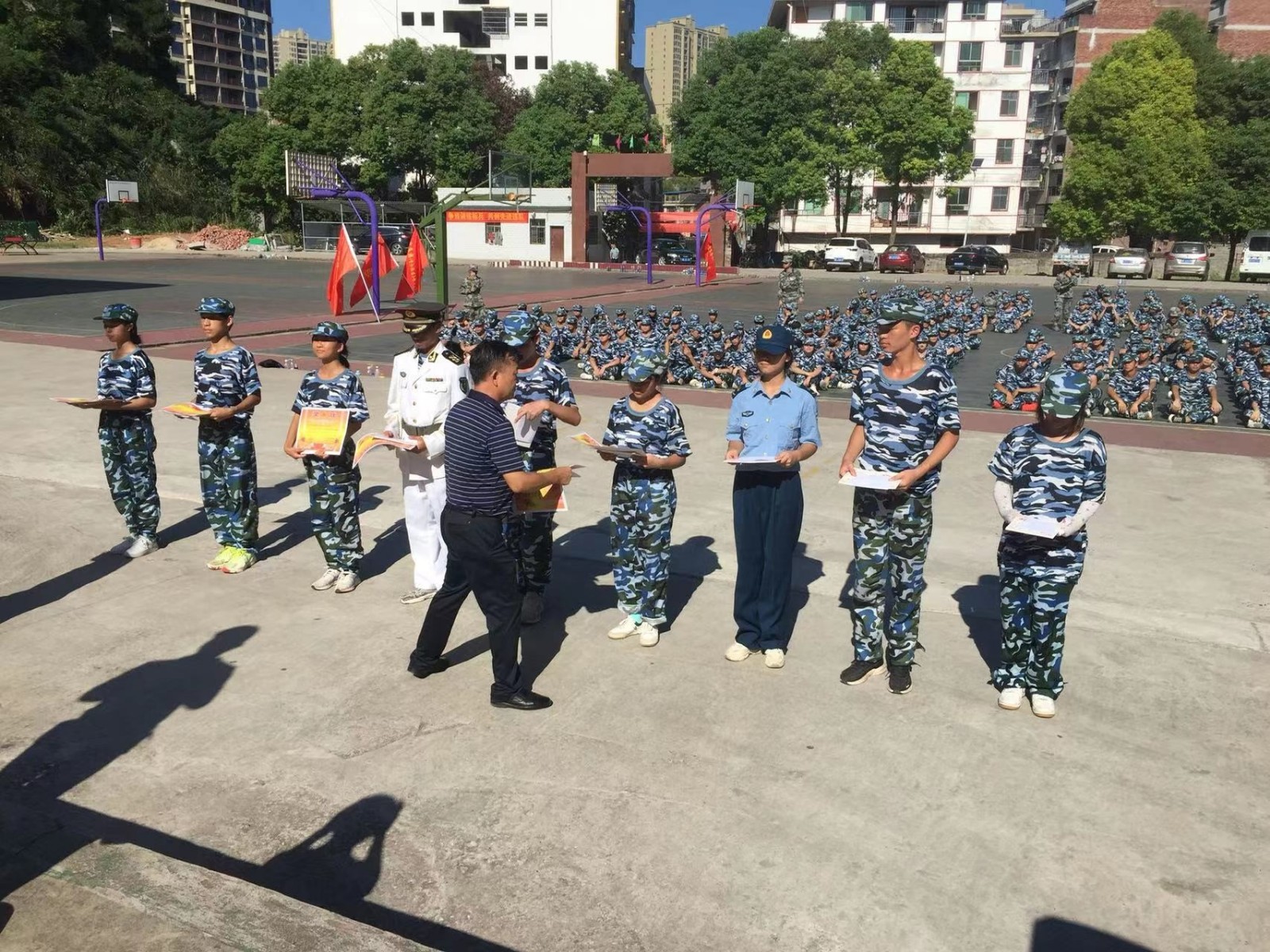 堅(jiān)定強(qiáng)國志氣錘煉強(qiáng)國骨氣     -----新邵資江中學(xué)2022年新生軍訓(xùn)結(jié)束