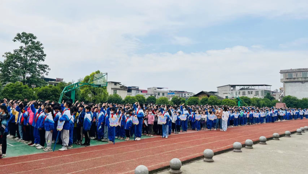 “法治宣傳進(jìn)校園，普法教育助成長”——金稱市鎮(zhèn)中心完全小學(xué)“法治宣傳進(jìn)校園”活動