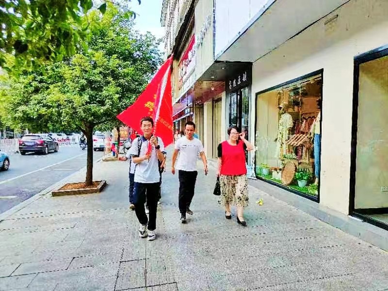愛圓中秋月餅，情暖留守學(xué)生