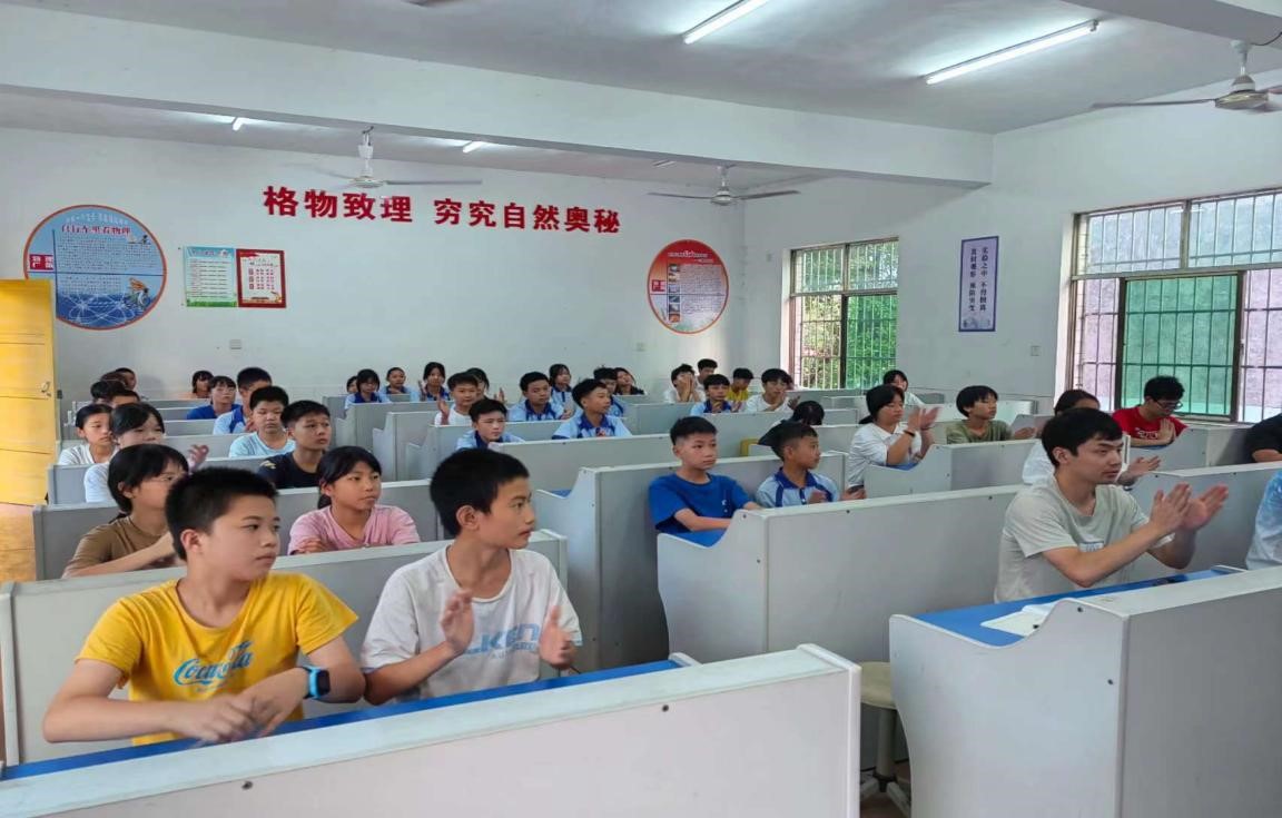 金稱市鎮(zhèn)中學(xué)舉行2022年秋季寢室長工作會議