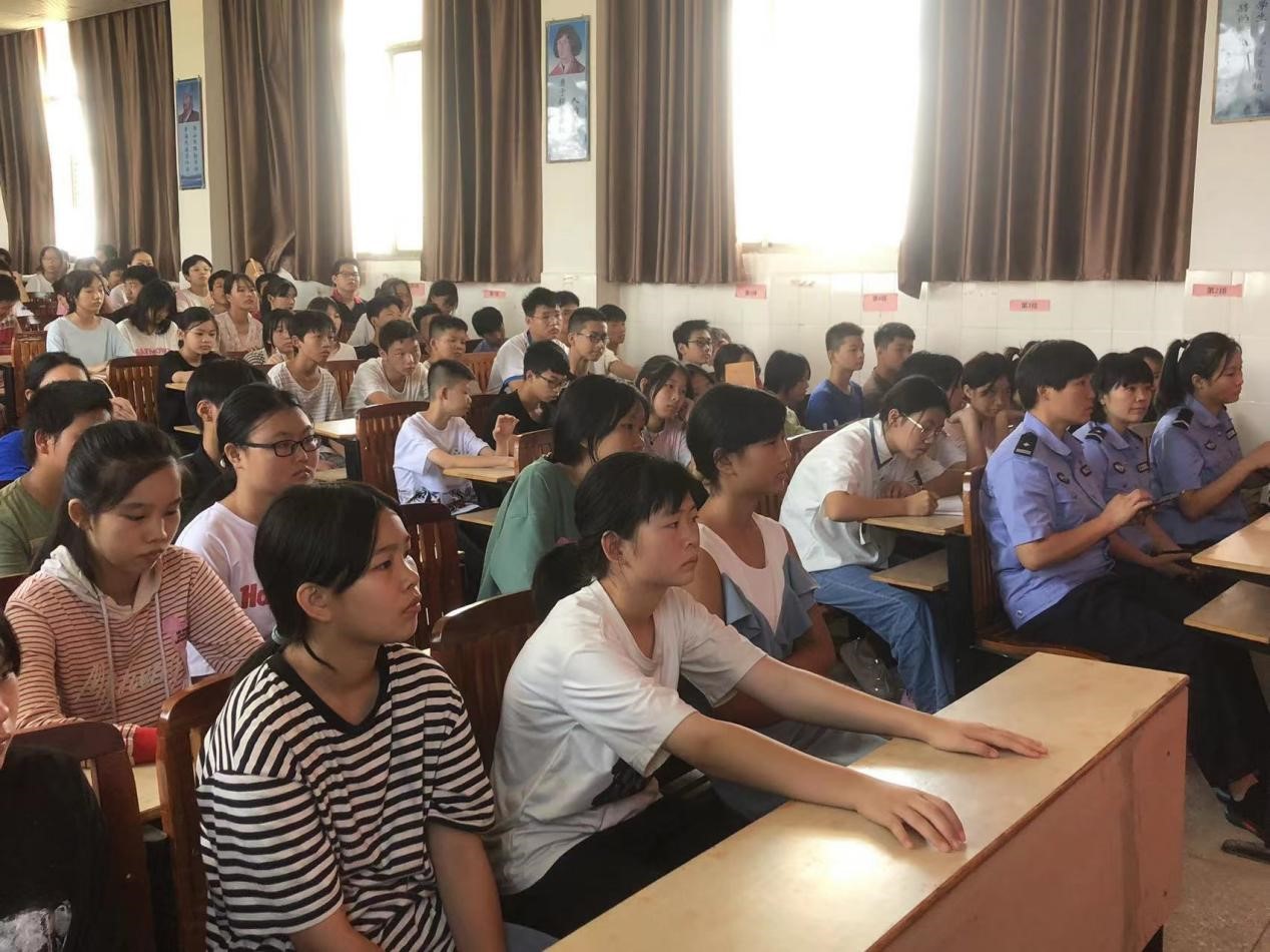 法制教育進(jìn)校園 護(hù)航青春助成長                                 ——谷洲鎮(zhèn)中學(xué)開展法制教育專題講座