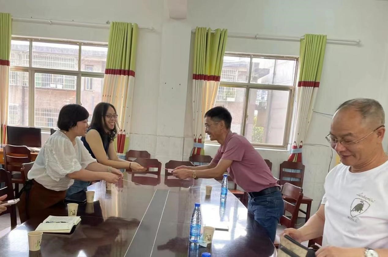 情系教師 慰問暖心——新寧縣教育局到新寧縣幼兒園開展教師節(jié)慰問活動