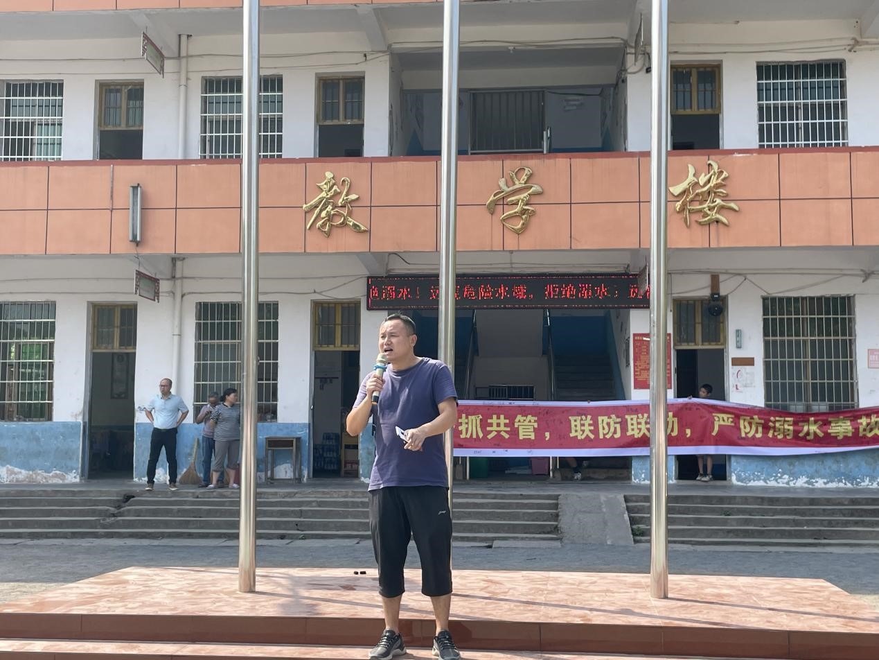 河伯鄉(xiāng)初級中學開展“珍愛生命 遠離溺水”集體宣誓簽名活動活動