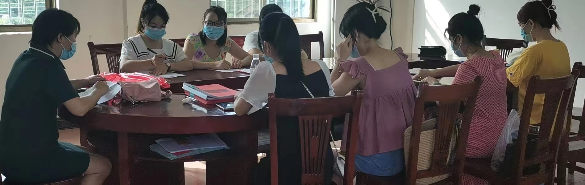 珍愛生命，預(yù)防溺水——白沙中心幼兒園  召開防溺水專題會議