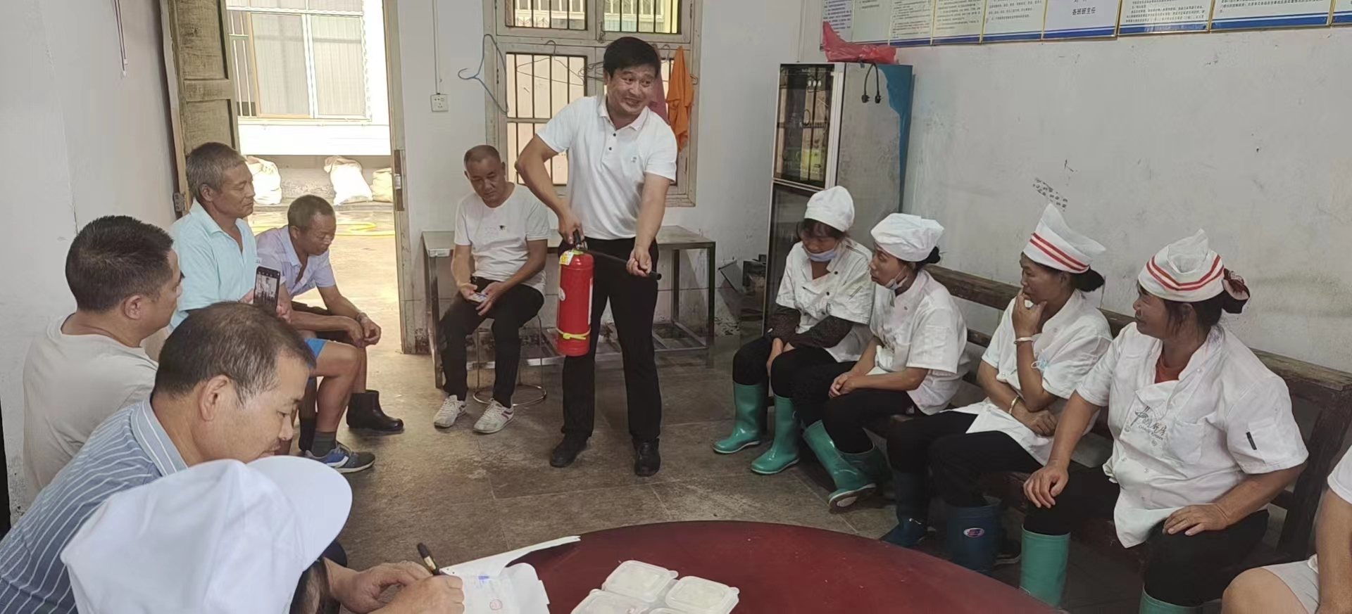 洞口縣花古中學(xué)召開后勤安全工作培訓(xùn)會議