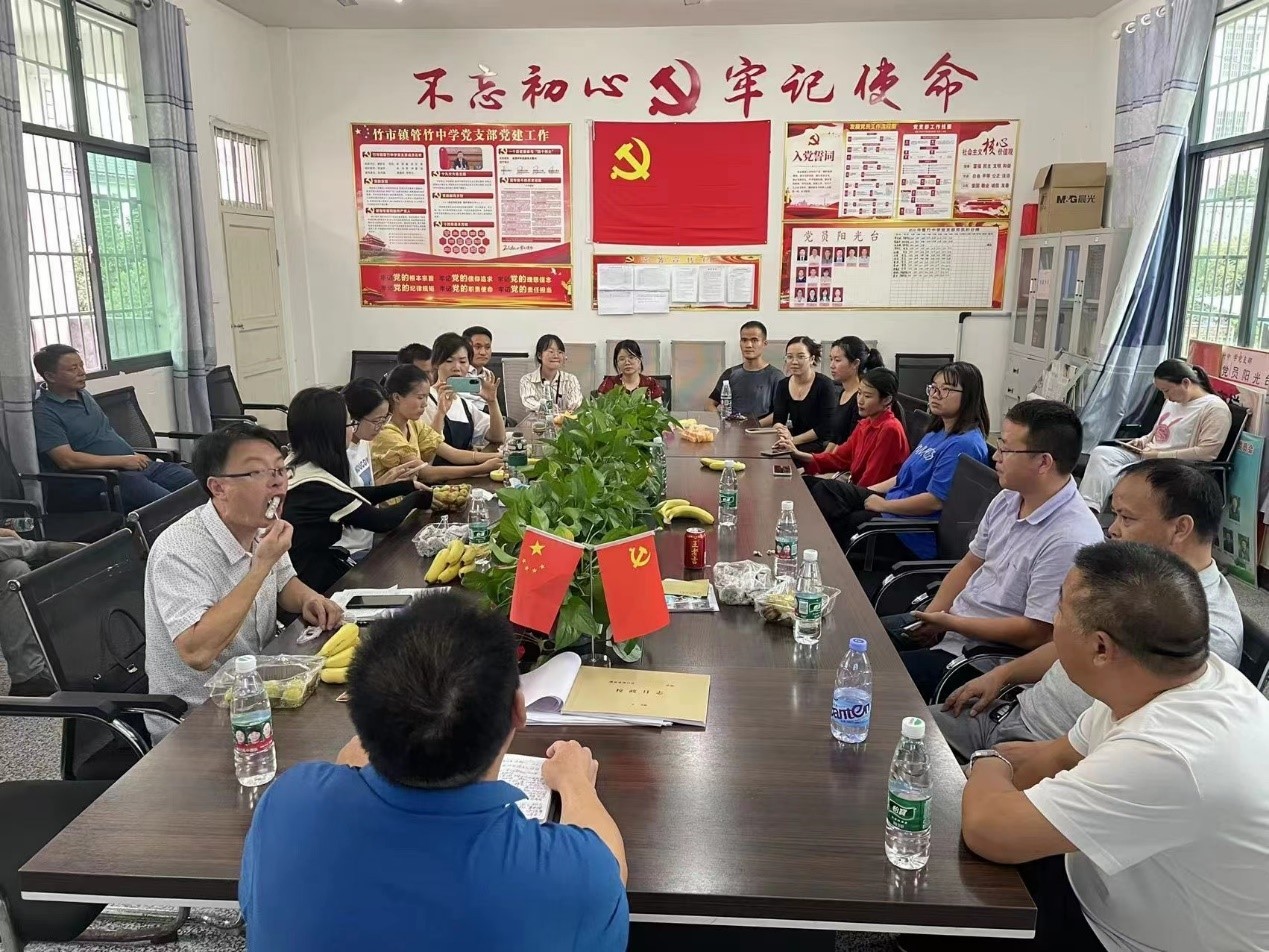 感恩遇見，不負(fù)韶華  ——洞口管竹中學(xué)舉辦歡送歡迎會