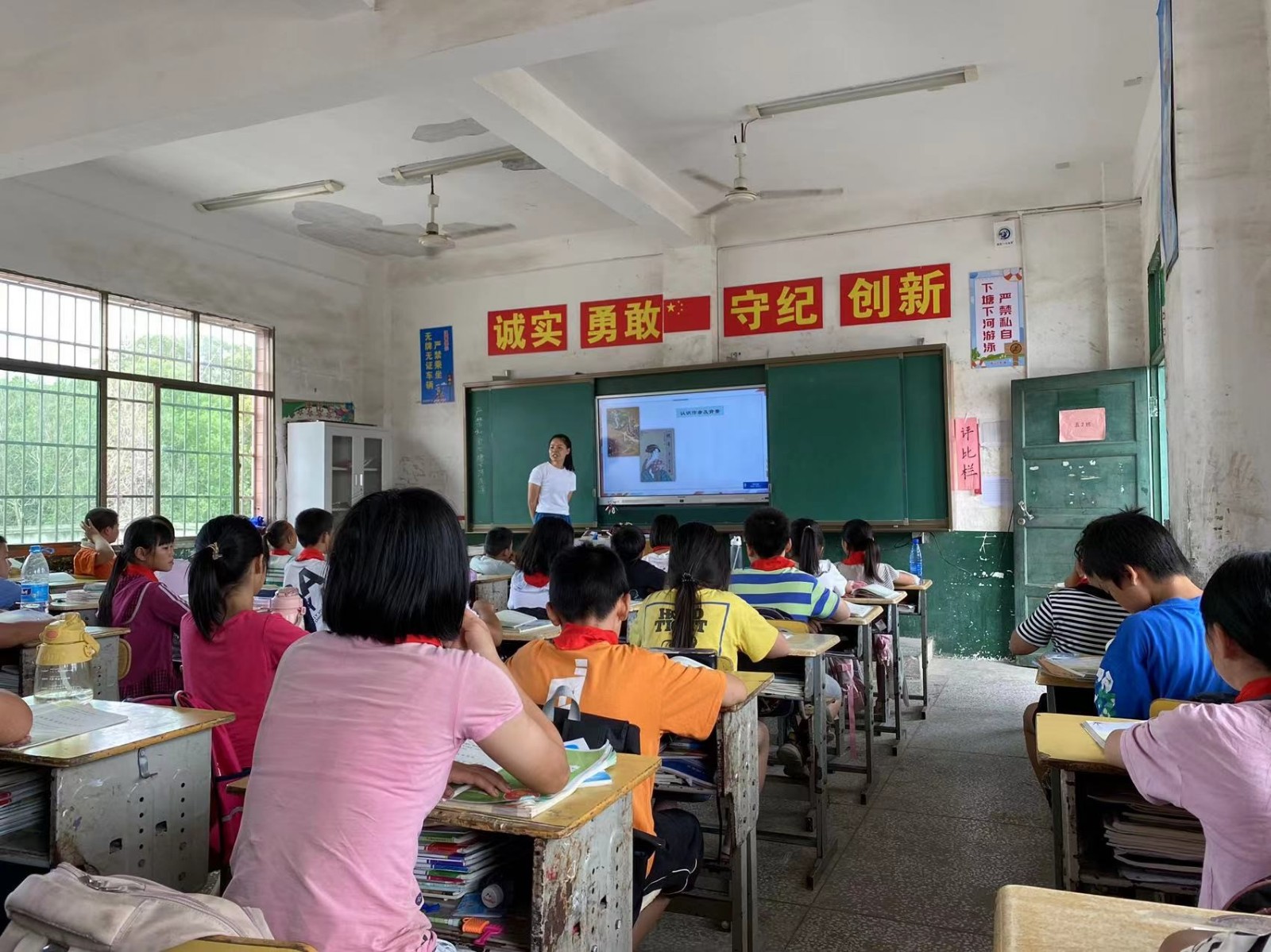 聚焦示范課堂       追求卓越教研  ——谷洲鎮(zhèn)中心學(xué)校開展骨干教師示范課及小學(xué)語文學(xué)科競賽活動