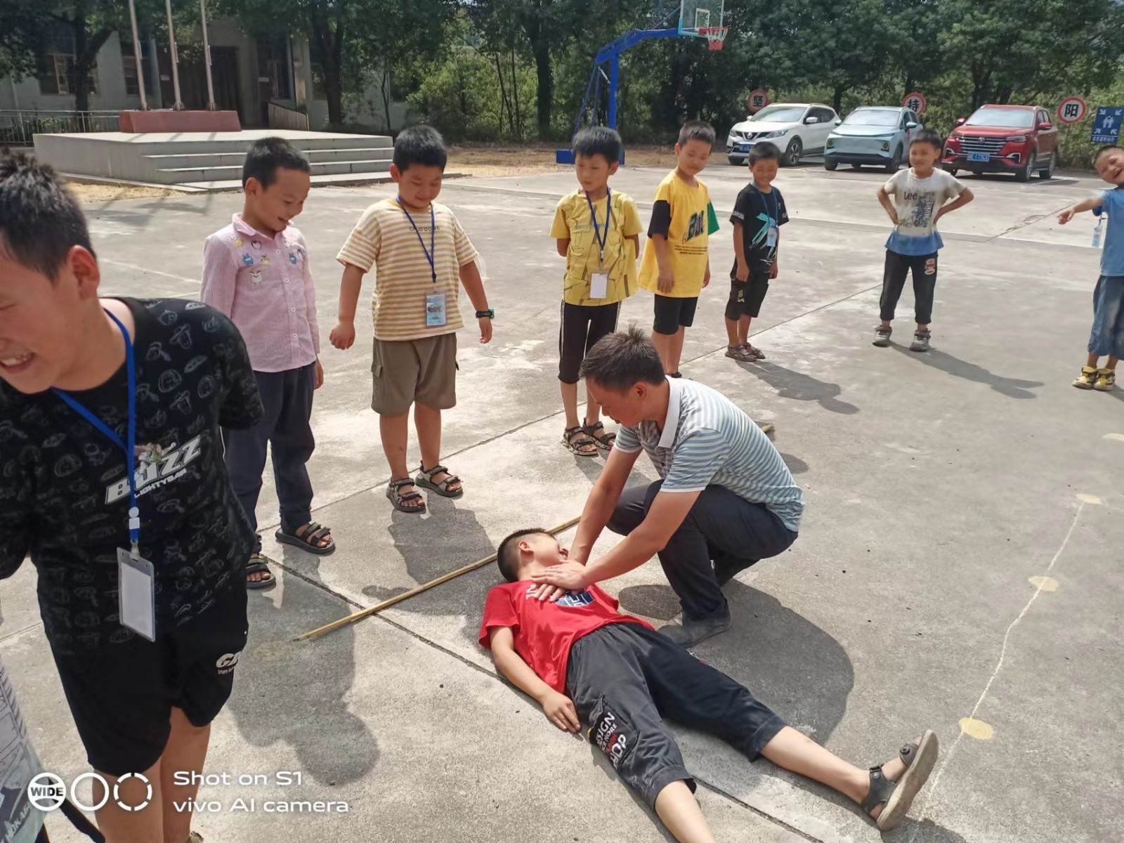 邵陽(yáng)縣 下花橋鎮(zhèn)中心完全小學(xué)黨支部組織開展防溺水安全演練活動(dòng)