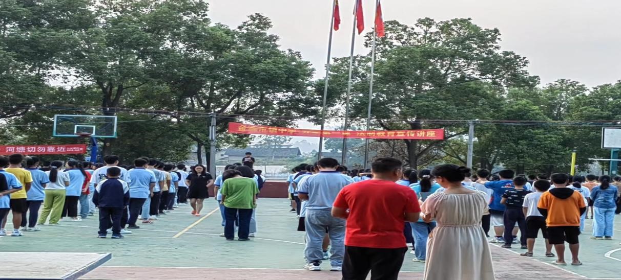 金稱市鎮(zhèn)中學(xué)感恩教育活動月圓滿落幕