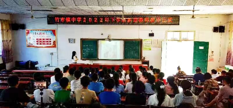 課堂比武促成長(zhǎng)  青年教師展風(fēng)采