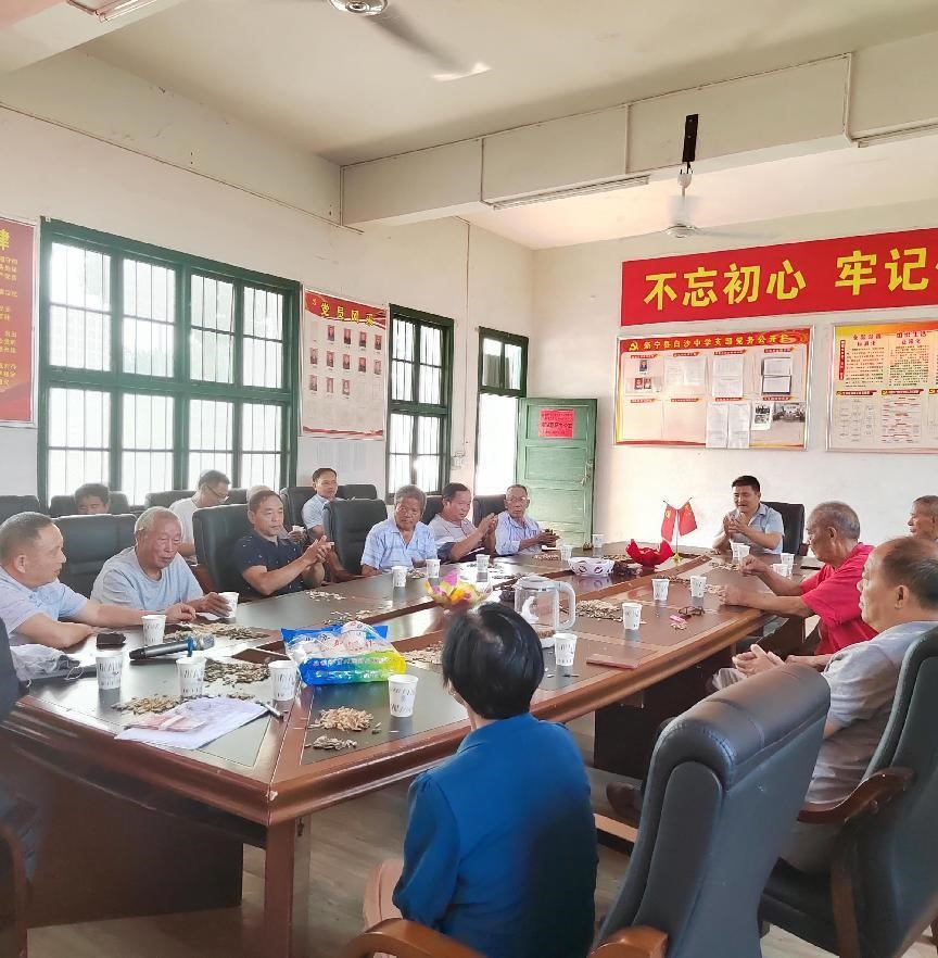 九九話(huà)重陽(yáng)，濃濃敬老情
