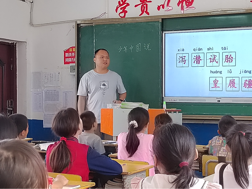 風好正是揚帆時,不待揚鞭自奮蹄