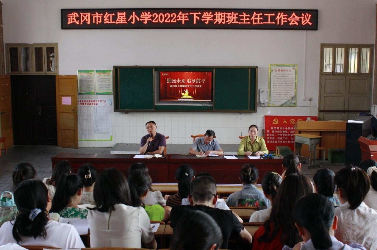 擁抱未來(lái)，追夢(mèng)前行