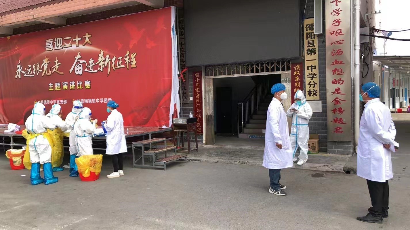 堅守“疫”線  顯黨員教師擔當
