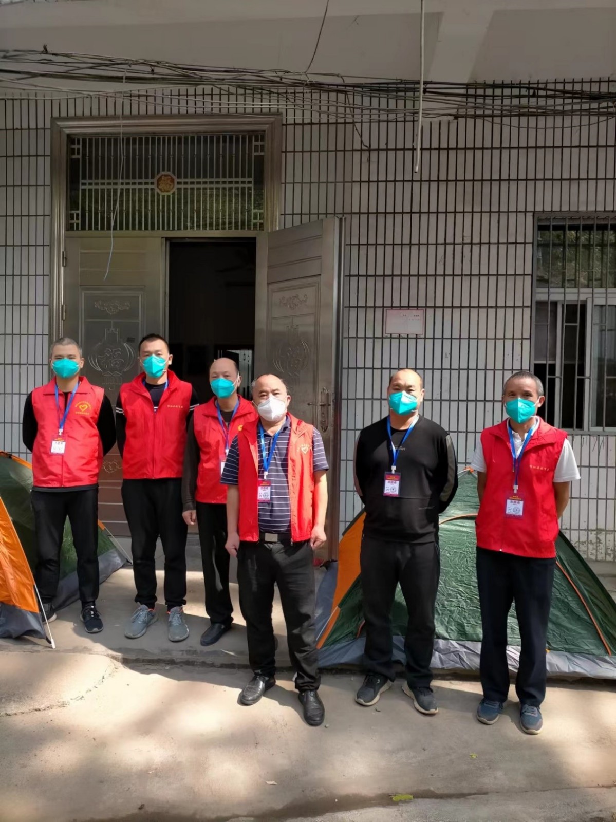 隔離病毒，不隔離愛  志愿服務(wù)，有你有我
