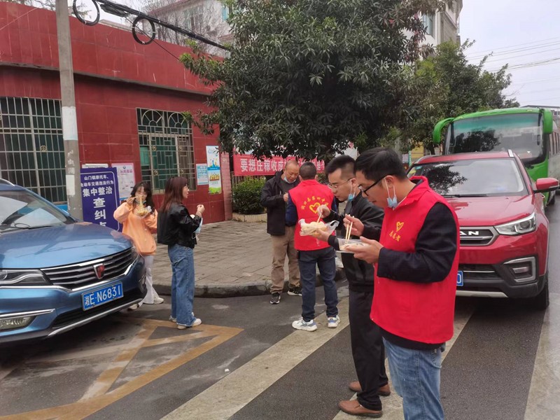 育人為師，抗疫為士