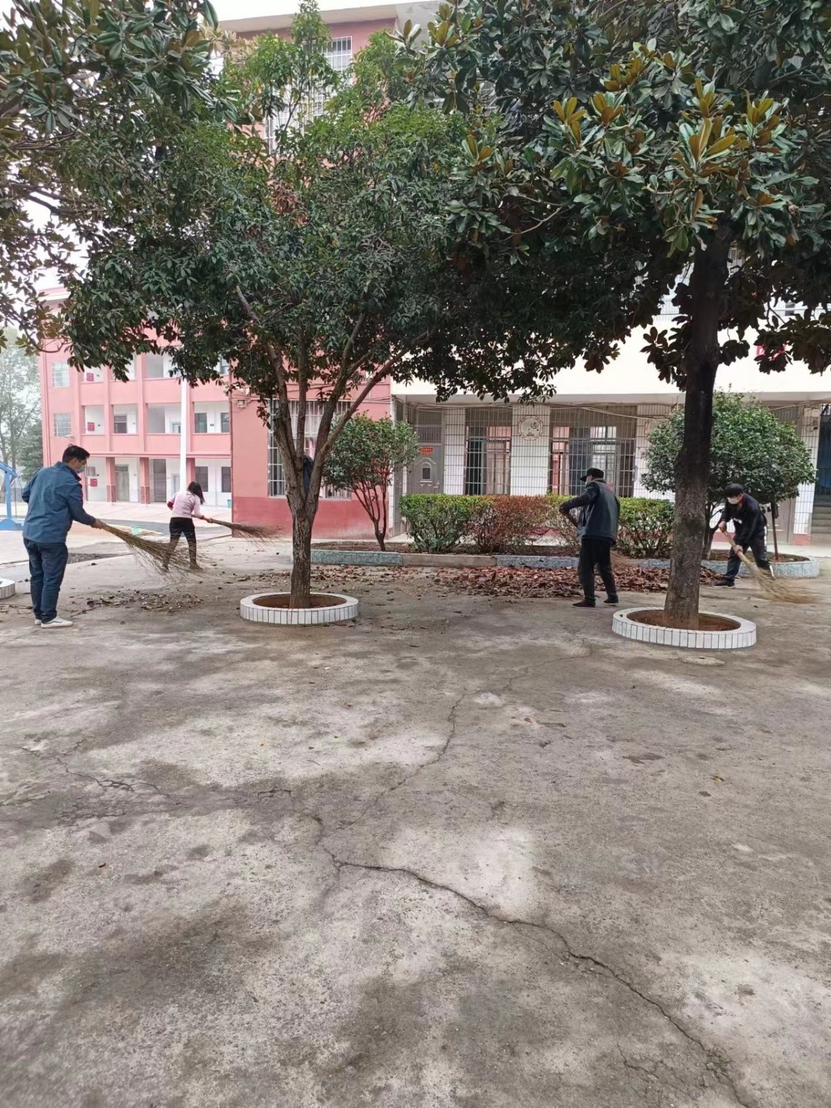 邵陽縣下花橋鎮(zhèn)中心完全小學黨支部組織召開復(fù)學復(fù)課工作專題會議