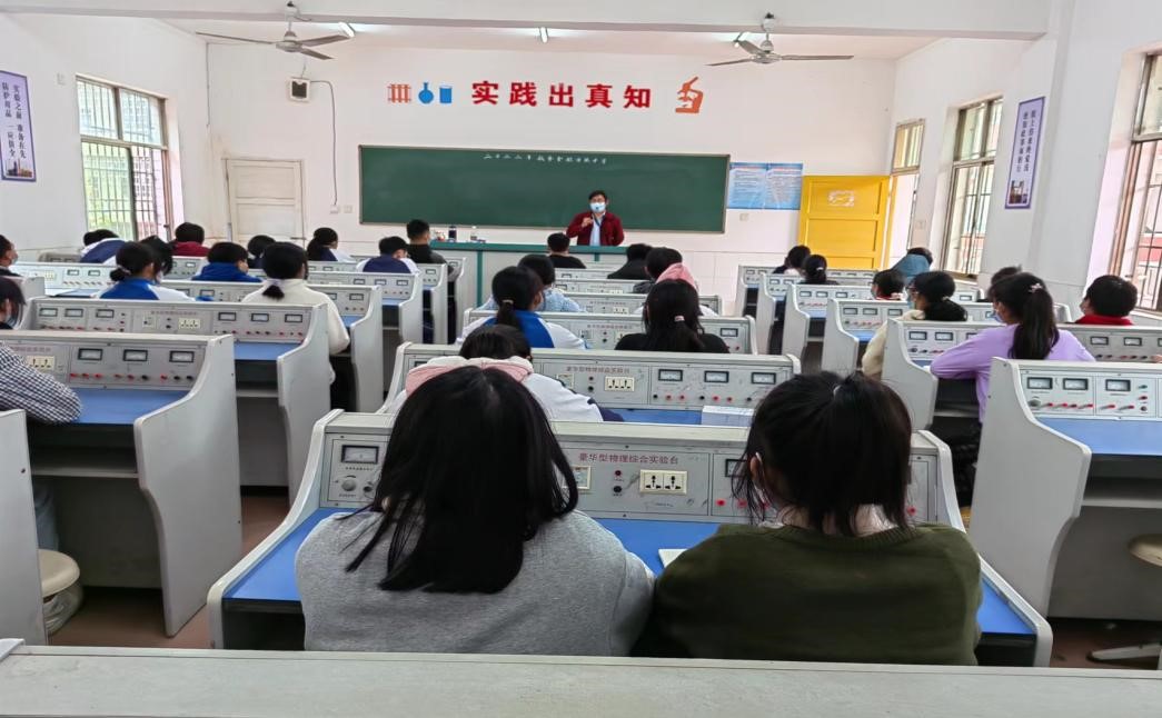 金稱市鎮(zhèn)中學(xué)復(fù)課后召開(kāi)學(xué)生會(huì)干部會(huì)：疫情防控不松懈  檢查評(píng)比不放松