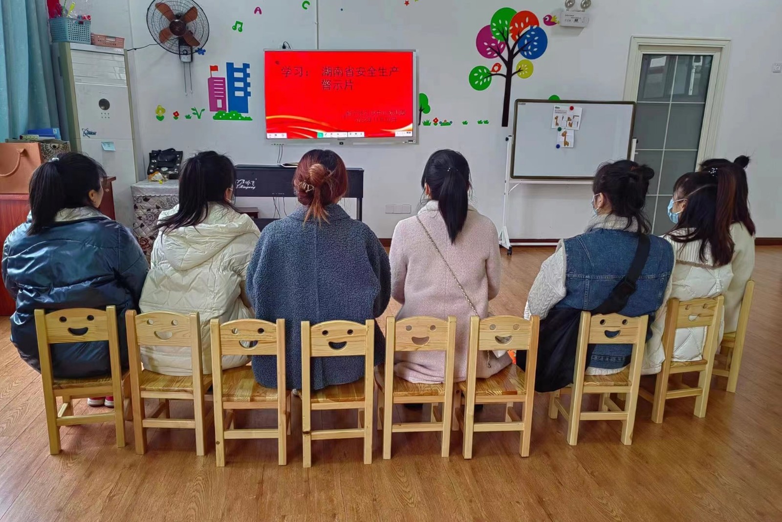 “強(qiáng)化紅線意識(shí)、筑牢底線”