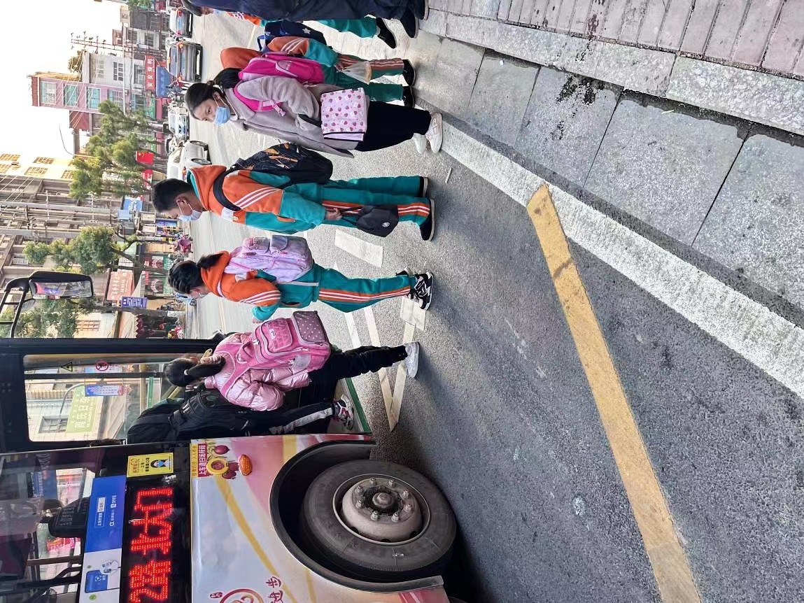 新寧縣解放小學(xué)、抓養(yǎng)成教育 創(chuàng)文明新風(fēng)
