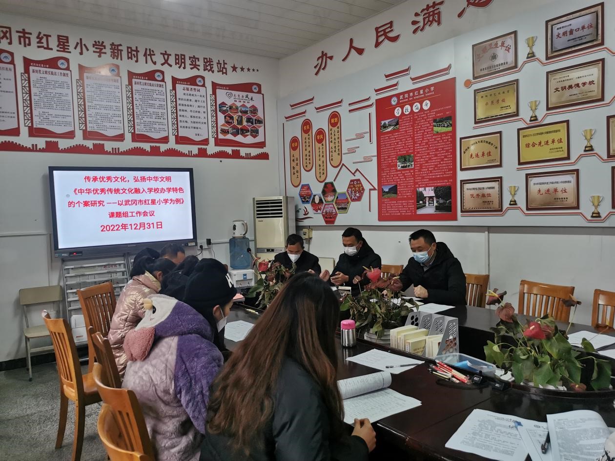 推進(jìn)課題研究，建立文化自信