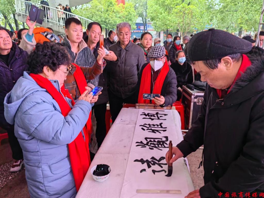 湖南邵陽(yáng)：尋年味 賞民俗 “喜兔”鬧元宵