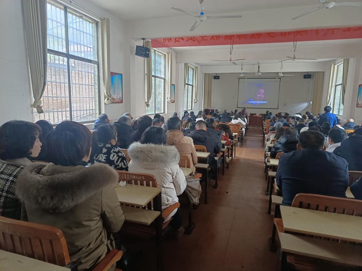 小溪市中心學(xué)校組織開展防性侵警示教育專題會議