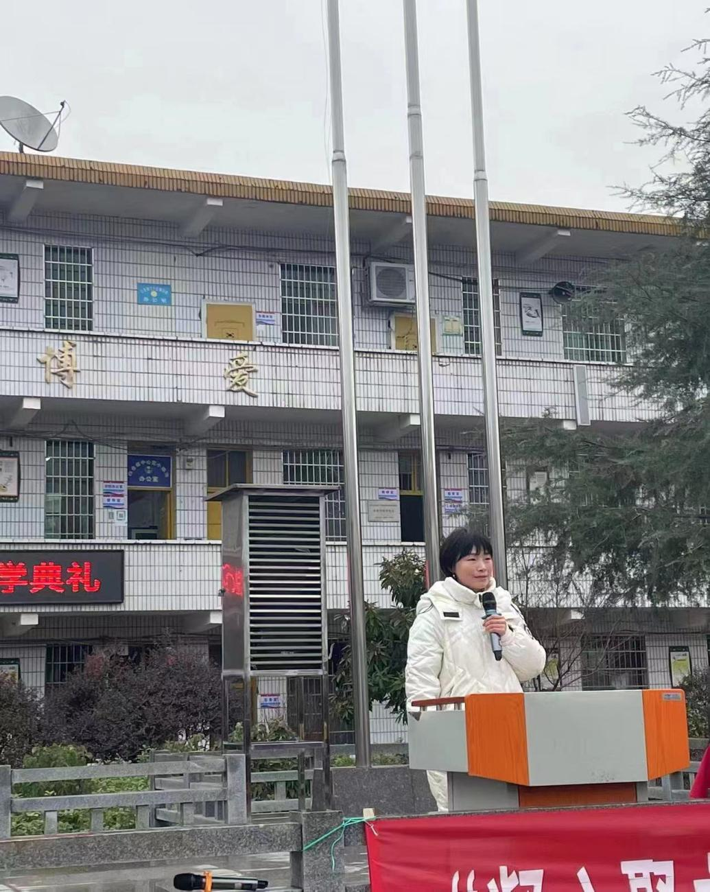 為幼小學(xué)子保駕護(hù)航 讓花朵綻放璀璨光芒