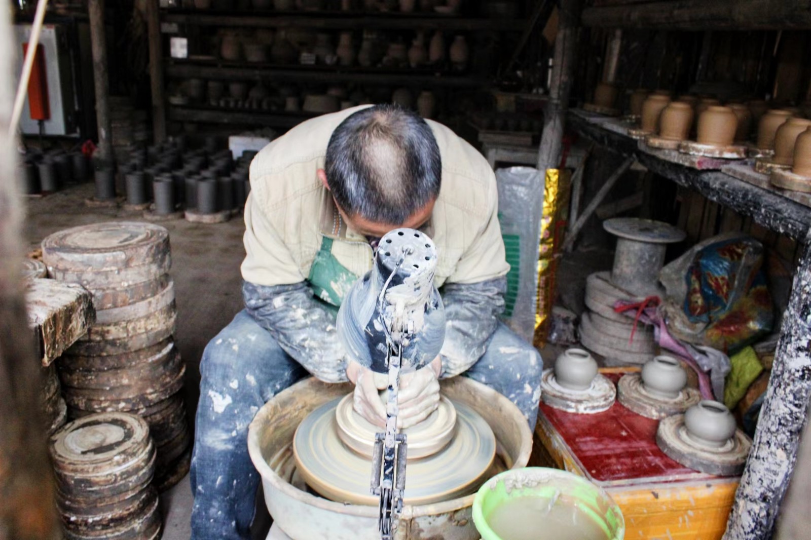 “湘西記憶”系列是辰溪土陶非遺基地銷售最為火爆的產(chǎn)品