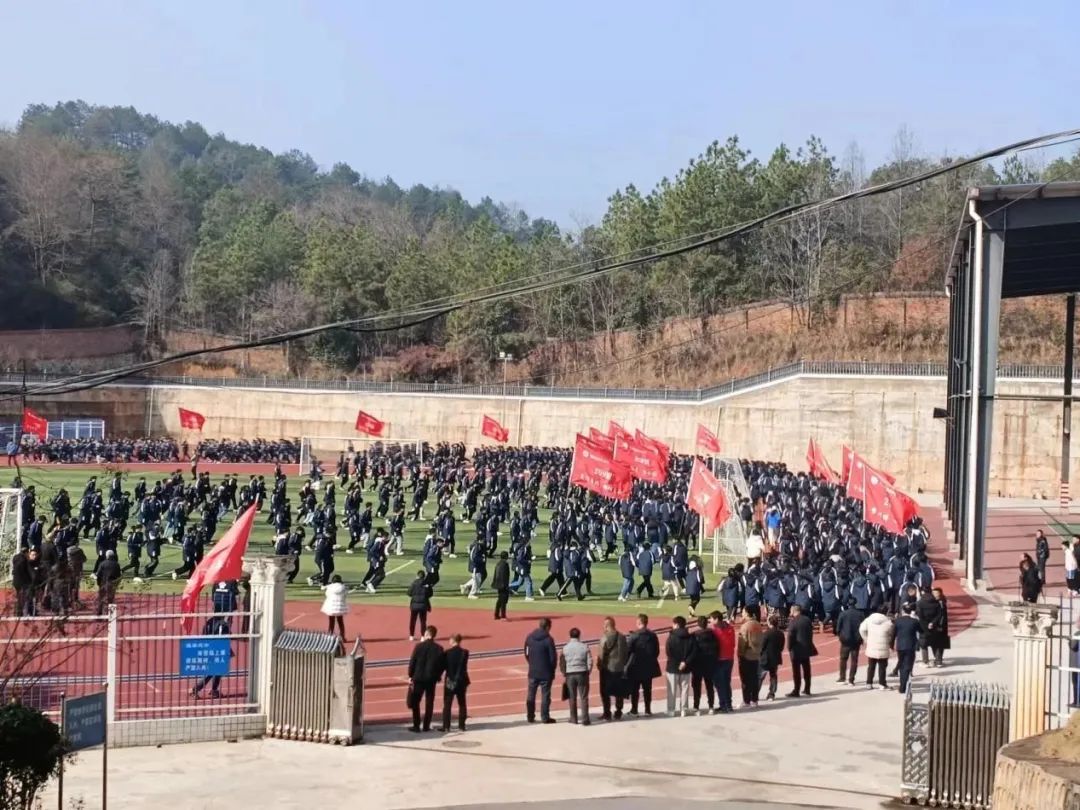 邵陽(yáng)縣首屆中小學(xué)校園足球文化交流活動(dòng)在七中順利舉行