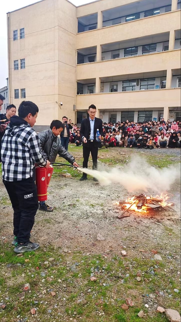 蔡橋鄉(xiāng)中心完小開展消防應急演練及消防知識講座
