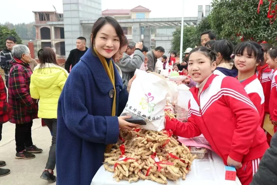 邵陽縣谷洲鎮(zhèn)中心學校領導赴酈家坪鎮(zhèn)杉木橋中學、姚家鋪小學考察學習勞動課程基地建設