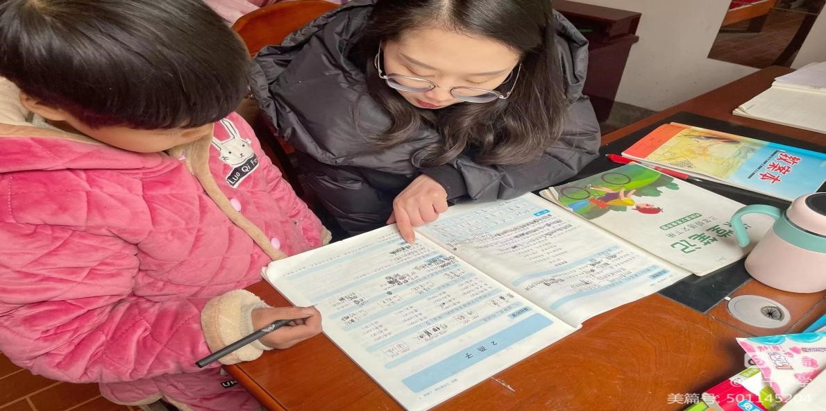 情系貧困生 關(guān)愛助成長