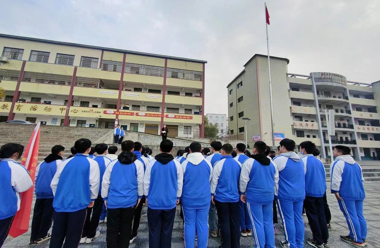 培養(yǎng)學(xué)生積極心理，引領(lǐng)學(xué)生創(chuàng)造健康生活