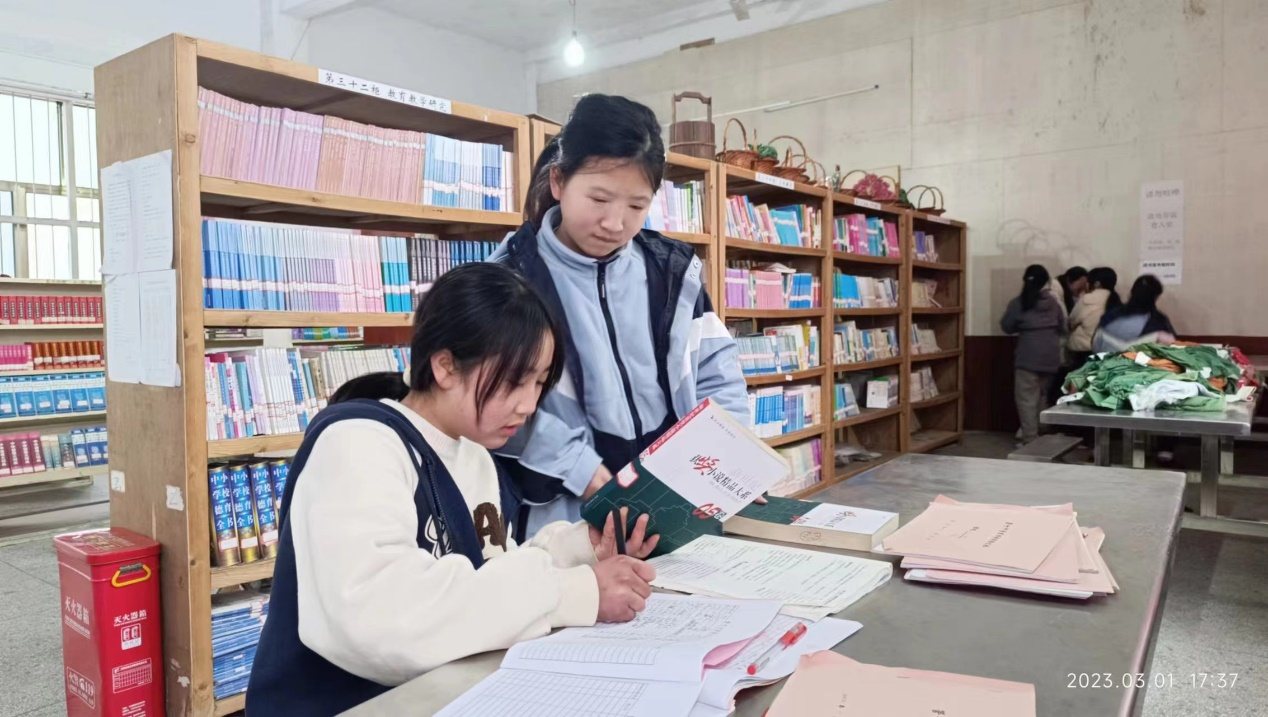 書香潤(rùn)心靈，閱讀促成長(zhǎng)
