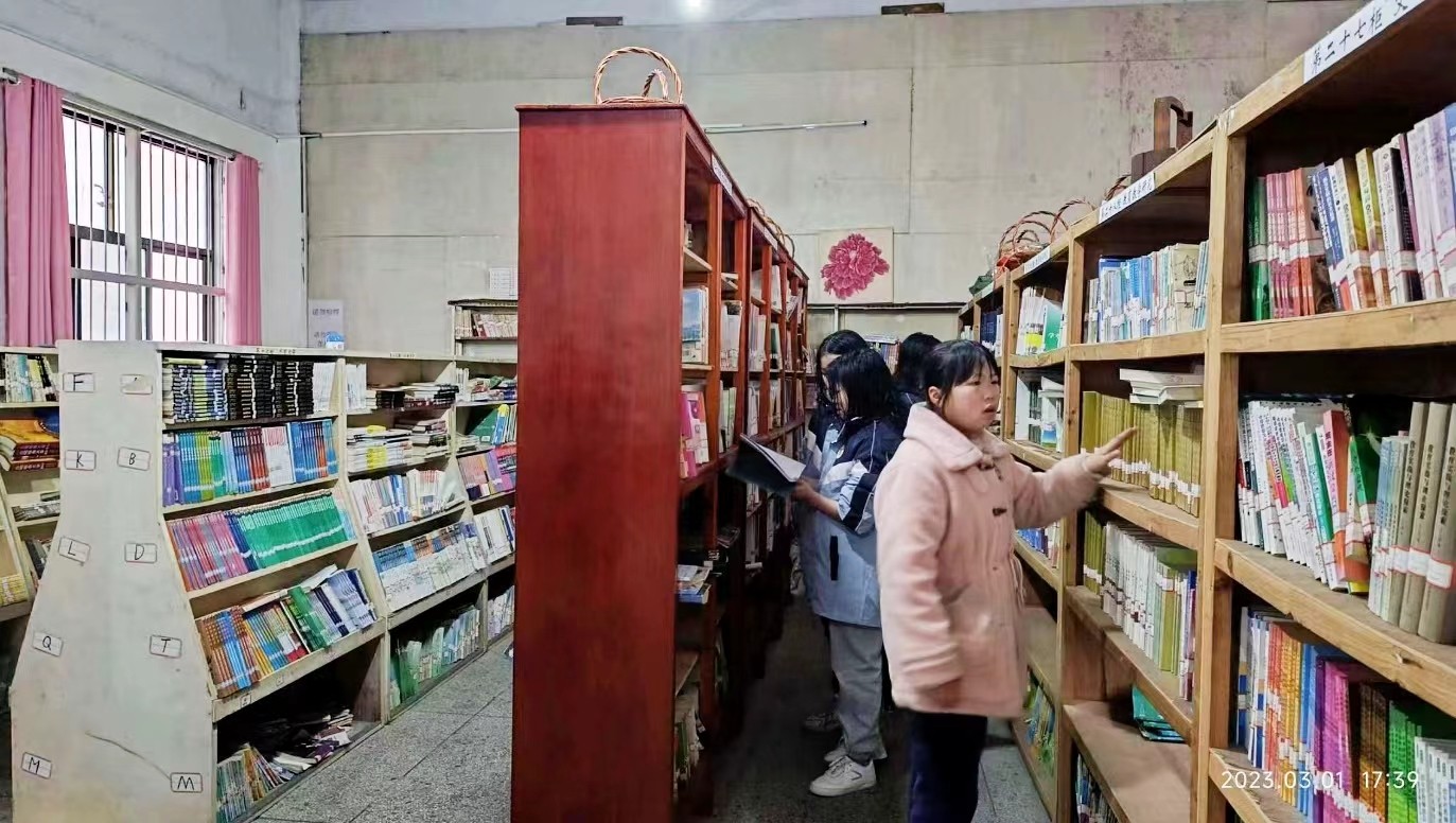 書香潤(rùn)心靈，閱讀促成長(zhǎng)