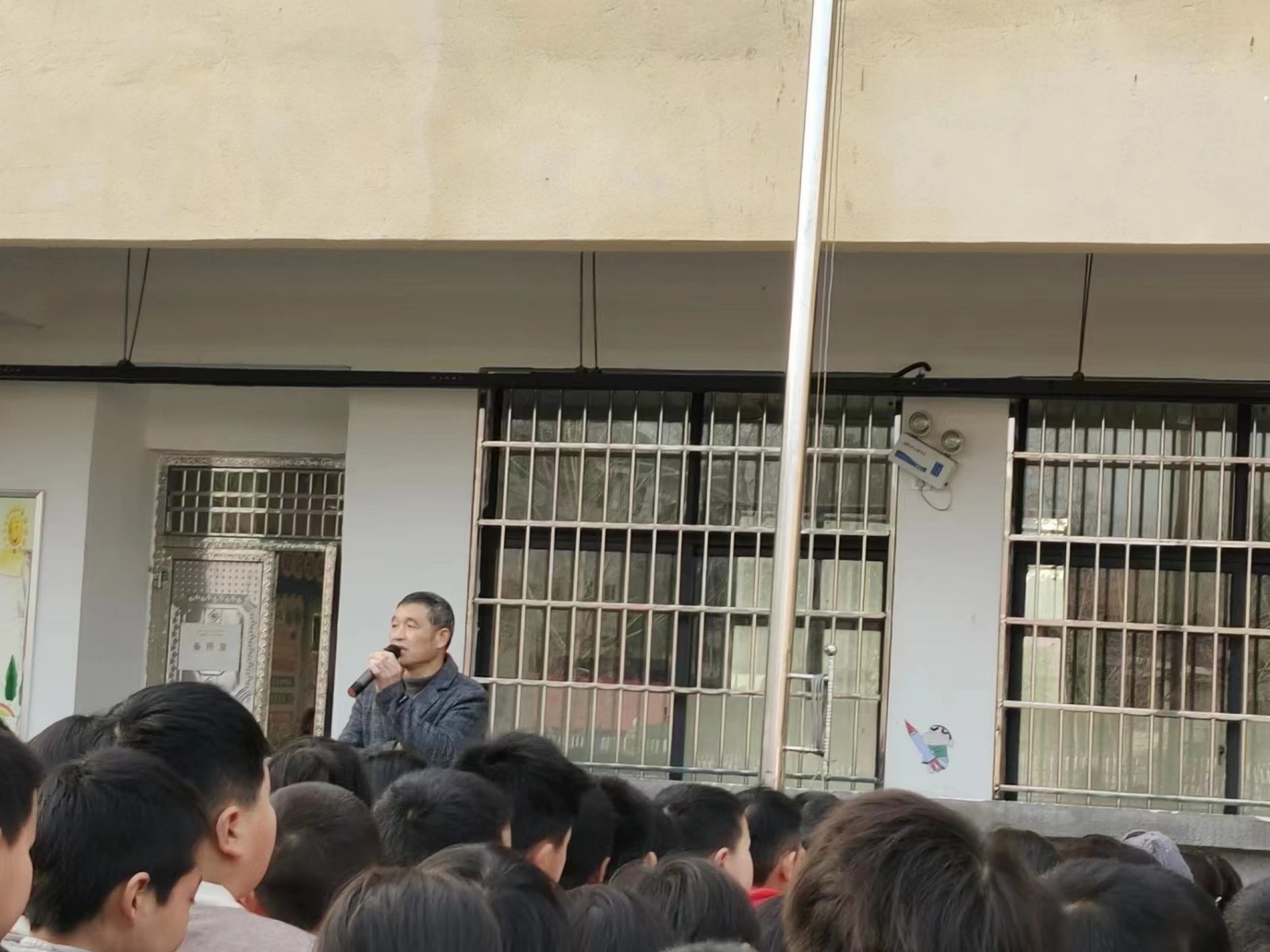 弘揚雷鋒精神，爭做追“鋒”人