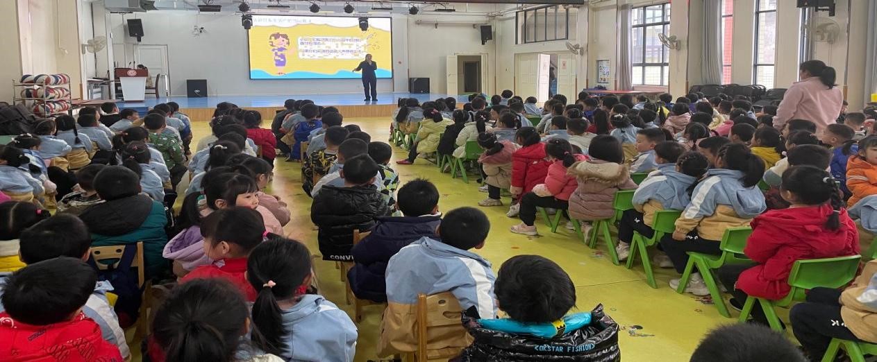 新寧縣幼兒園開展消防安全培訓(xùn)和疏散演練活動(dòng)
